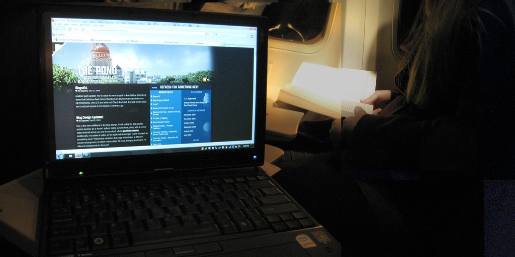 Blogging on a plane - photo
